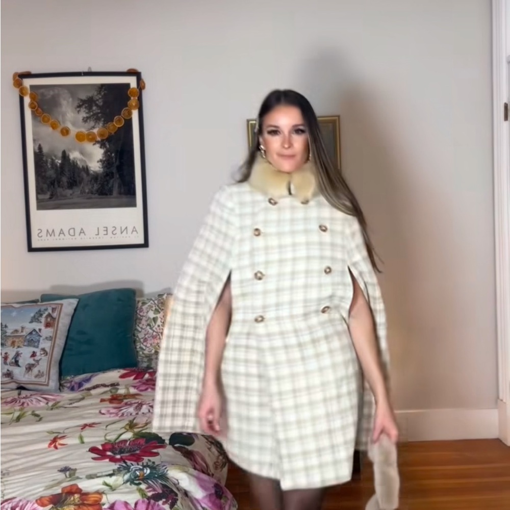 Chic Plaid Cape Coat with Fur Collar NWT size small - Picture 2 of 7